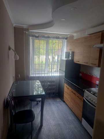 Продам 3х ком.ж/м Коммунар (Покровський) с мебелью