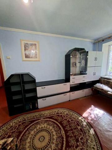 1 кімнатна   Комарова. 8000 грн . Автономка.
