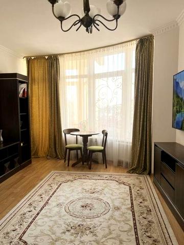Крушельницька 8 , 2 кімнатна квартира 85 м.кв