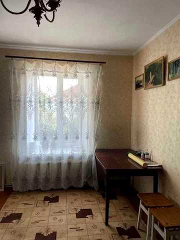 Продам двокімнатну квартиру. Центр.