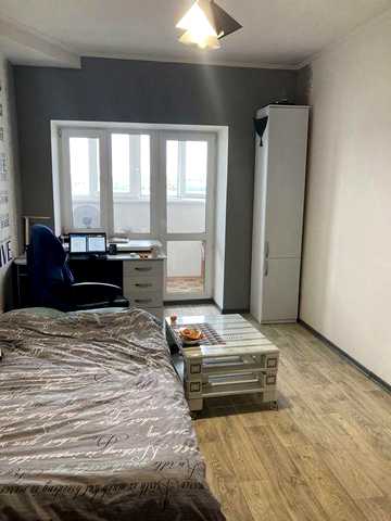 3к. квартира 100 м2. Автономное отопление.