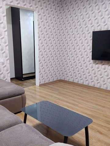 Квартира з капітальним ремонтом + гараж та погреб