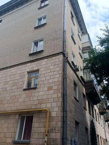 Продаж 3- кімнатної " сталінки" в центрі ЖК Добробут