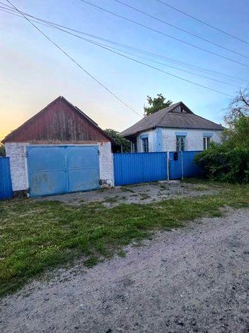 Одноповерховий будинок по вул.Небесної сотні.