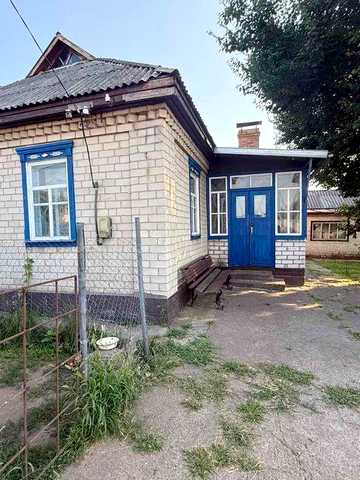 Продам будин в центрі с.Піщане