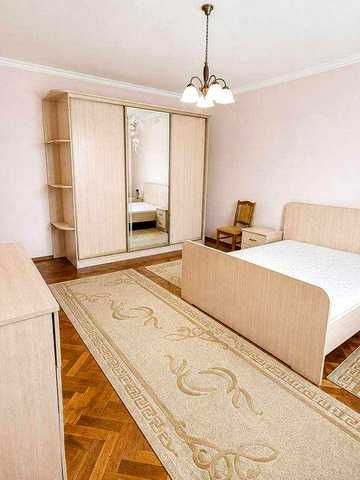 Продаж квартири на Кастелівці із власним садом