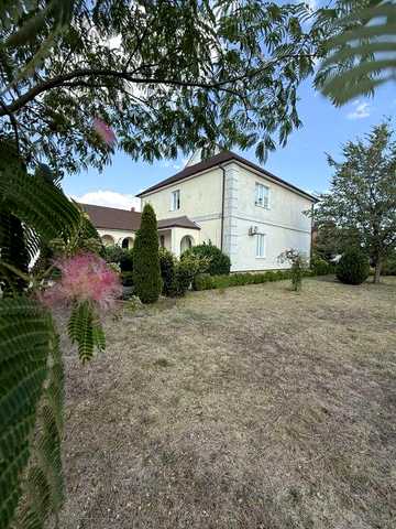 Продам дом  2-х этажный дом на МИЗе  с мебелью и техникой . 200 м². Цена  171 000$ , торг уместен