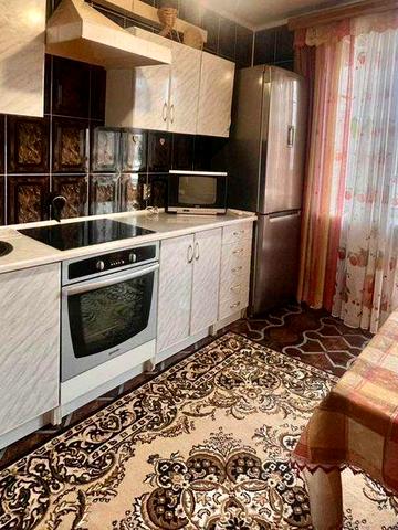 Оренда 4 кімнатної квартири в ближньому центрі по вул. Окуневського