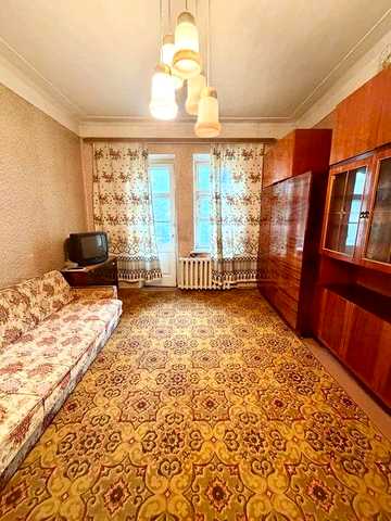 Продам 2 кіматну "Сталінку" та гараж в Центрі Кременчука