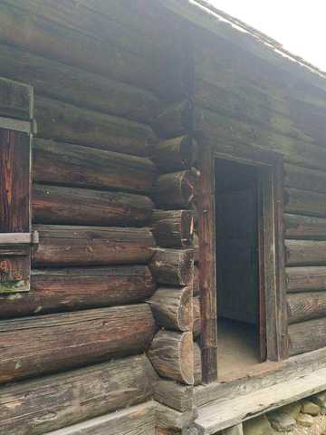 Продається стара хата на розбір