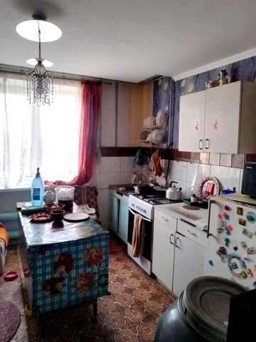 Продам будинок в центрі села