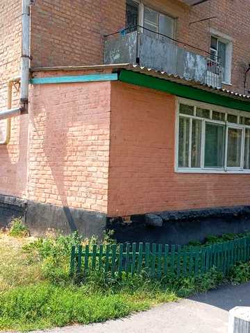 Продам двокімнатну в центрі