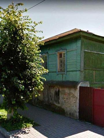 Продам або обміняю на авто, будинок із земельною ділянкою у м. Глухів, у центрі міста.