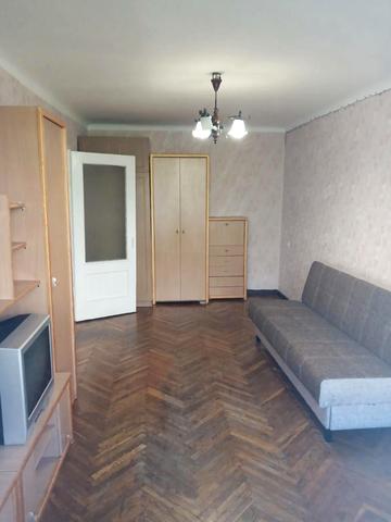 Новодарницька вул., 32