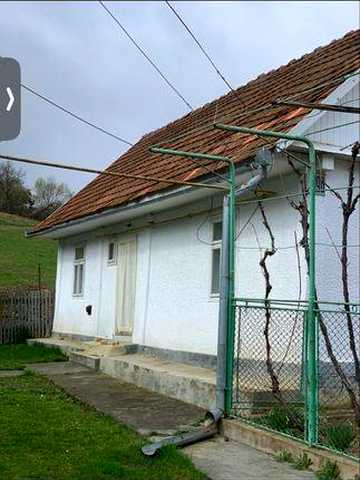 Продаж будинка в мальовничому селі.