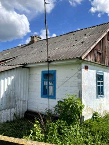 Продається половина будинку в с.Крупець та земельна ділянка