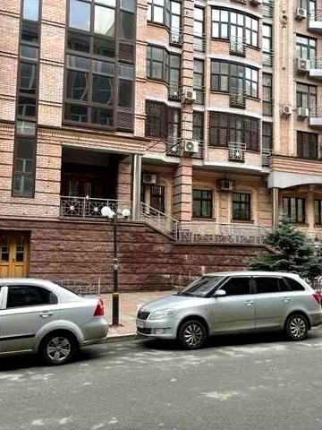 3к на Паторжинського 14, Михайлівська, Малопідвальна, Майдан, Хрещатик, своє  Паркомісце