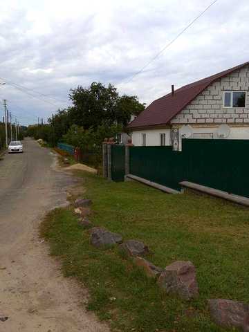 Продам частину будинку з мансардою та власним двором по вул. Єдності (Мірющенка), м. Сарни!