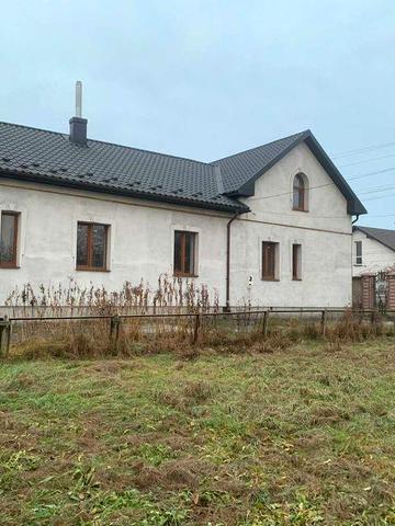 Продається будинок у центрі Микитинців, 12 соток, гараж, літня кухня.