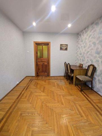 Продаж 2 кімнатна  73 кв м Бородянка центр