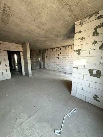 продається 3-х кімнатна квартира в новобудові (центр міста Умань)