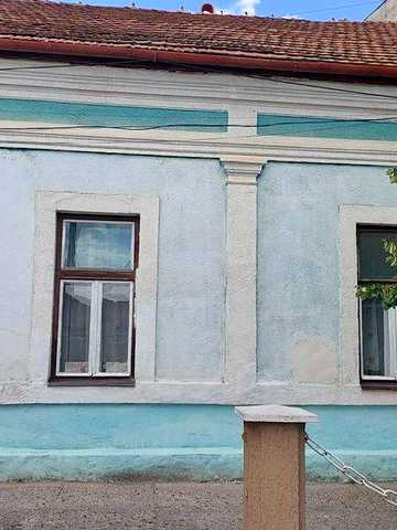 Продається в центрі Берегова квартира в спільному дворі