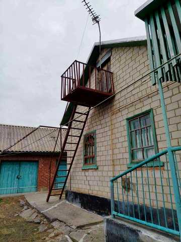 Продається будинок в с-щі Теплик. Є всі господарські приміщення. Всі інші деталі з покупцем