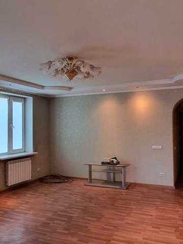 Продається велика 5-ти кімнатна  квартира. Центр.