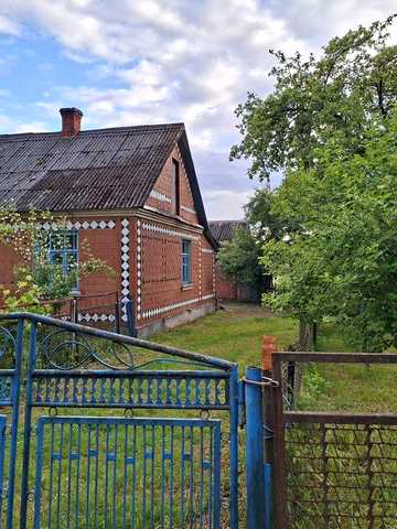 Родам жилий будинок, біля хати 30соток
