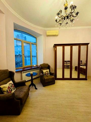 Продаж 2 кімн , Царський будинок, Петлюри 22, ремонт