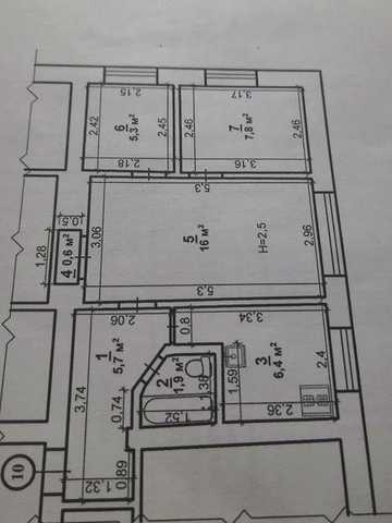 Продаж 3 кімнатної квартири в центрі міста.