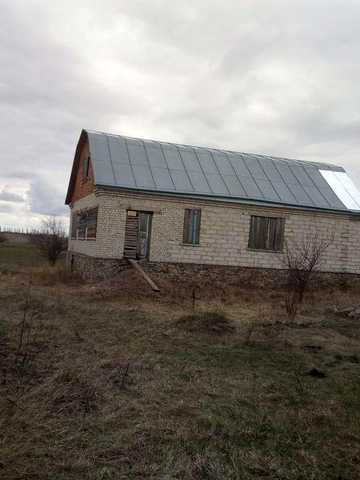 Будинок  біля річки