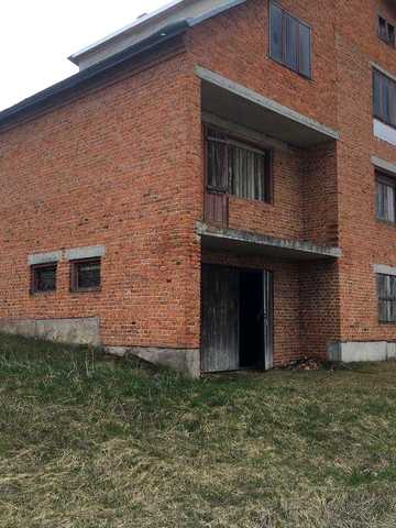 Будинок, незавершене будівництво