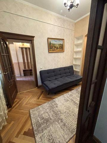 Оренда 1-кімнатної квартири в центрі Львова — початок вул. Пекарської, кухня-студія + окрема кімната
