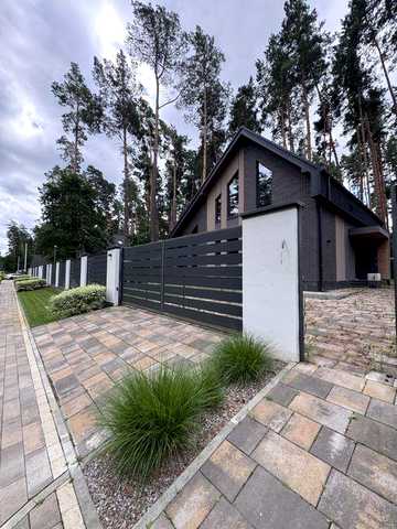 СУЧАСНИЙ КОТЕДЖ  БІЛЯ ОЗЕРА 160 м² Бобриця. Без комісіі