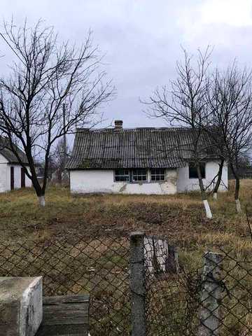 Продам Участок .Смт. Луків вул.Залізнична 26. Площа землі 25 сотих