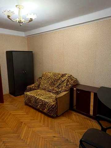 Продаж 3х кім. в центрі міста Вишгород вул. Симоненка 10