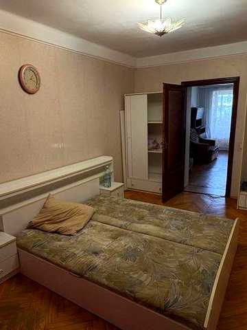 Продаж 3х кім. в центрі міста Вишгород вул. Симоненка 10