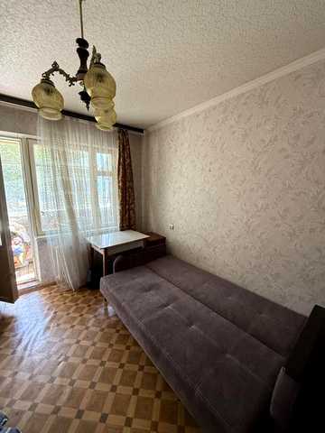 Продаж 3- кімнатної квартири на м-ві Незалежності