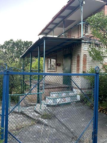 приватизована, власний вихід до річки