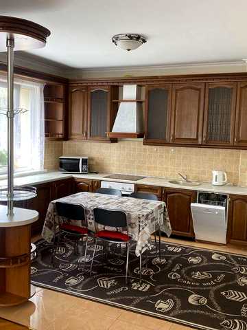 Продам 3к.поверх 3 м. Київ метро Житомирська 1хв.пішки вул. Ореста Васкули до метро Академмістечко 10хв.пішки