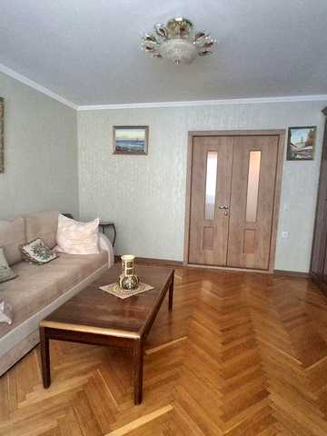 Продам 3к квартиру в центре .
