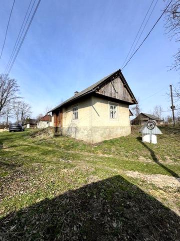 Будинок у с. Вишнів з документами