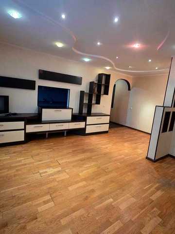 5-кімнатна квартира (90 м²) — ідеально для великої родини або комерції!