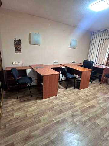 2к квартира під офіс Різницька 8 поверх 1/9