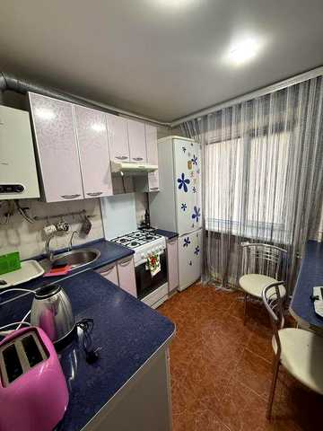 Продам 1 кімнатна квартира в цертрі тепла не кутова 2/5