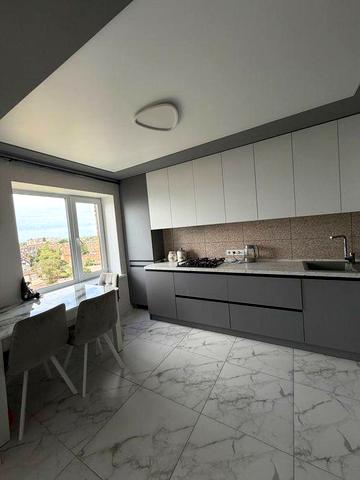 Продам 4 кімнатну квартиру в центральній 9-ти прверхівці
