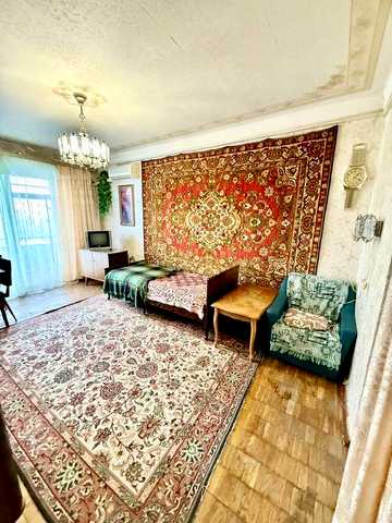 Київ. Термінова продажа 3 кімнатної квартири в Святошинському районі, бульвар Жуля Верна (Ромена Роллана) 5/8