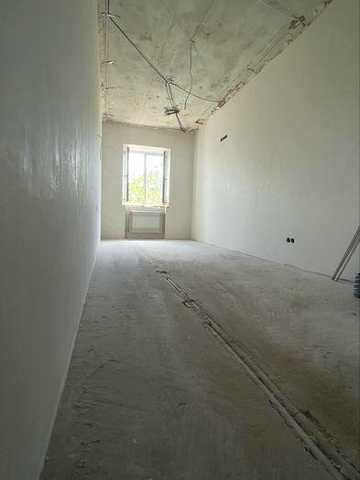 Продам 3-кімнатну квартиру в центрі Печеніг (+ сарай)