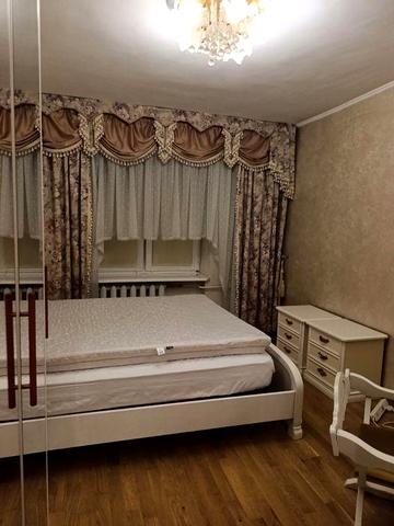 Сдам трёх комнатную квартиру в ЦЕНТРЕ  ул.Липинского 1б